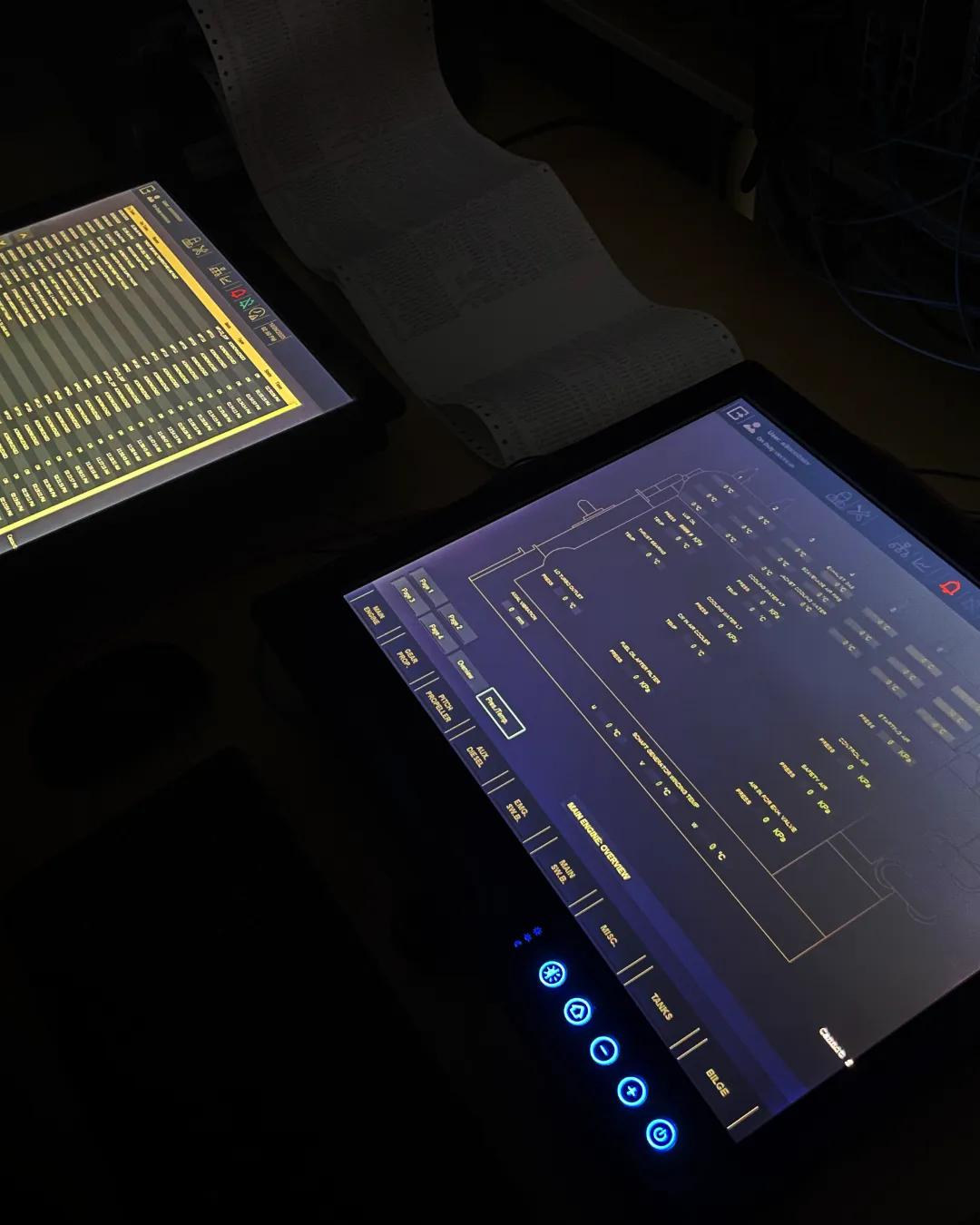 Marine Alarm Monitoring System (AMS) interface showing real-time ship machinery data.
